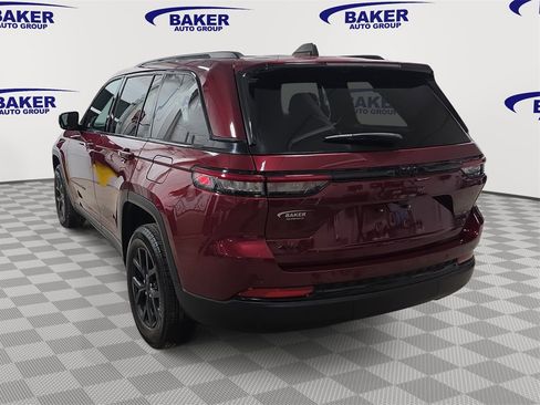 Used 2024 Jeep Grand Cherokee Altitude image 7