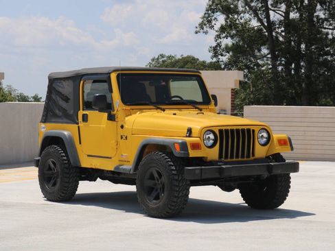 Used 2004 Jeep Wrangler X w/ Convenience Group AWD/4WD image 3