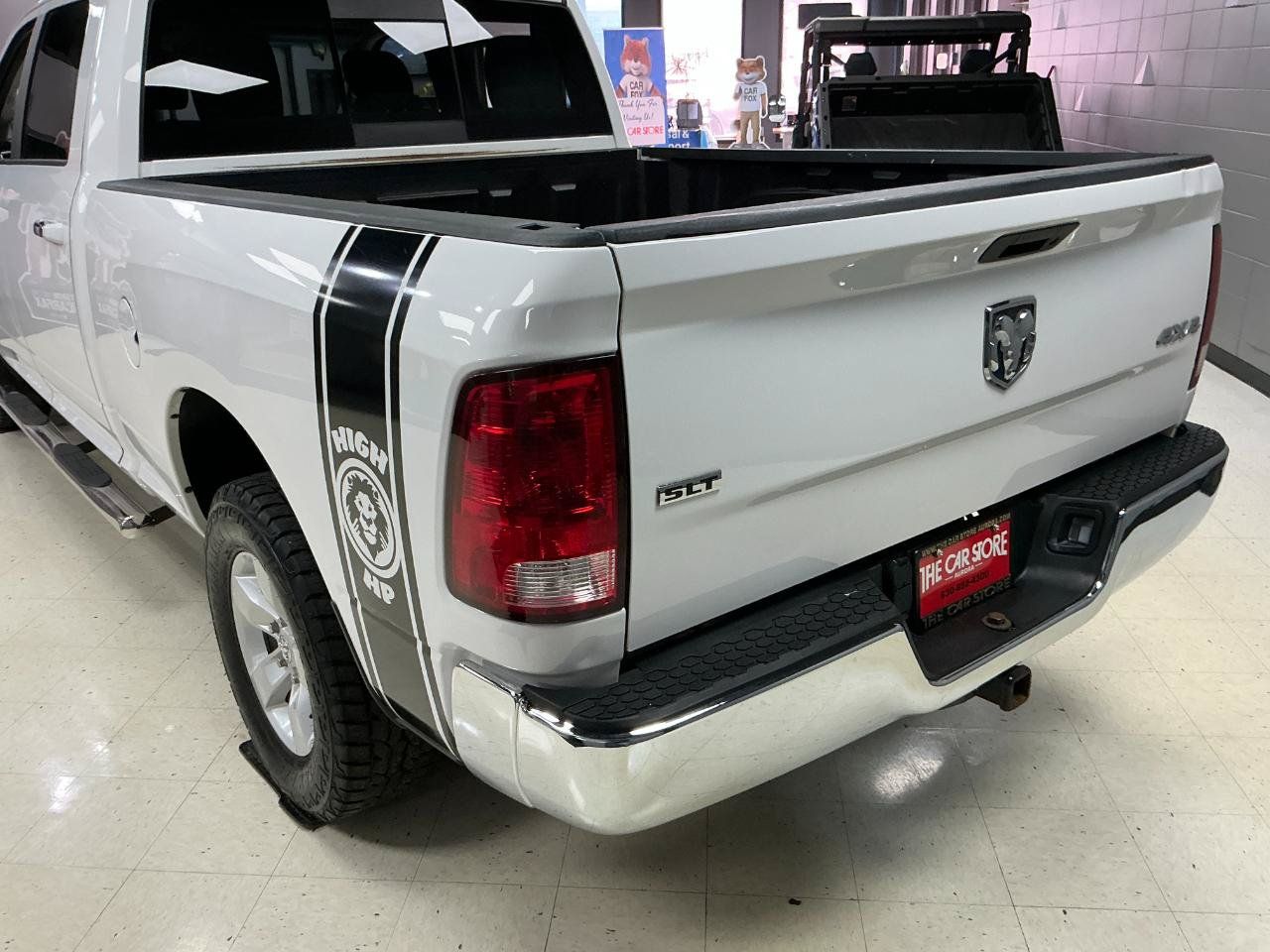Used 2017 RAM 1500 Classic SLT AWD/4WD image 32