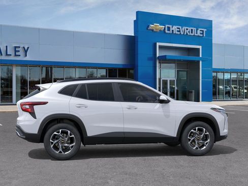 New 2026 Chevrolet Trax LT w/ Driver Confidence Package image 5