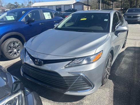 Used 2024 Toyota Camry XLE image 1