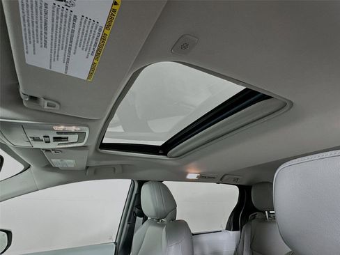 Used 2025 Toyota Sienna XLE w/ XLE Plus Package image 17