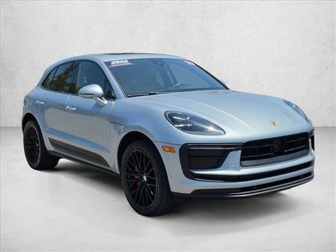 Used 2023 Porsche Macan AWD/4WD image 3