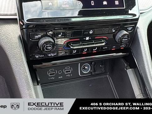 Used 2023 Jeep Grand Cherokee L Laredo AWD/4WD image 17