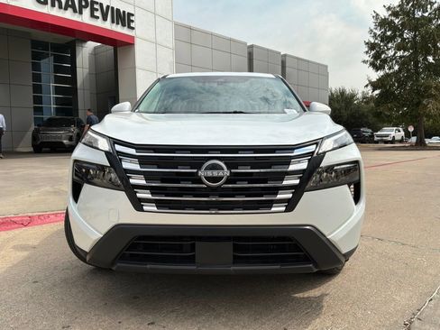 Used 2026 Nissan Rogue SV FWD image 3