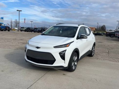 Used 2022 Chevrolet Bolt EUV LT w/ Convenience Package image 4