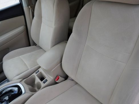 Used 2015 Nissan Rogue SV w/ SV Premium Package image 12