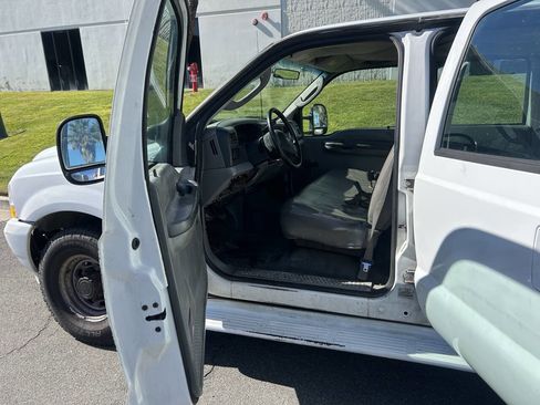 Used 2003 Ford F250 XL image 6