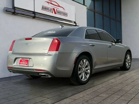 Used 2017 Chrysler 300 Limited image 3