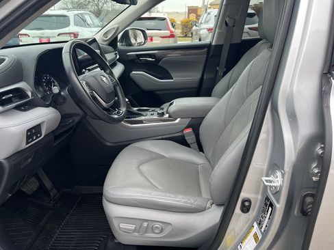 Certified 2022 Toyota Highlander Platinum image 10