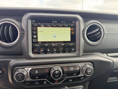 Used 2021 Jeep Wrangler Unlimited Sahara AWD/4WD image 16
