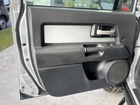 Used 2007 Toyota FJ Cruiser 2WD image 12