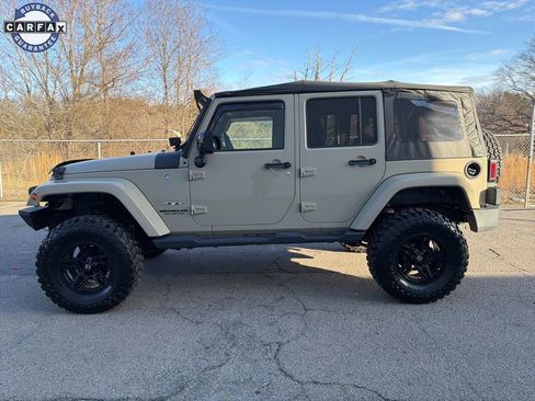 Used 2017 Jeep Wrangler Unlimited Sahara w/ Connectivity Group image 5