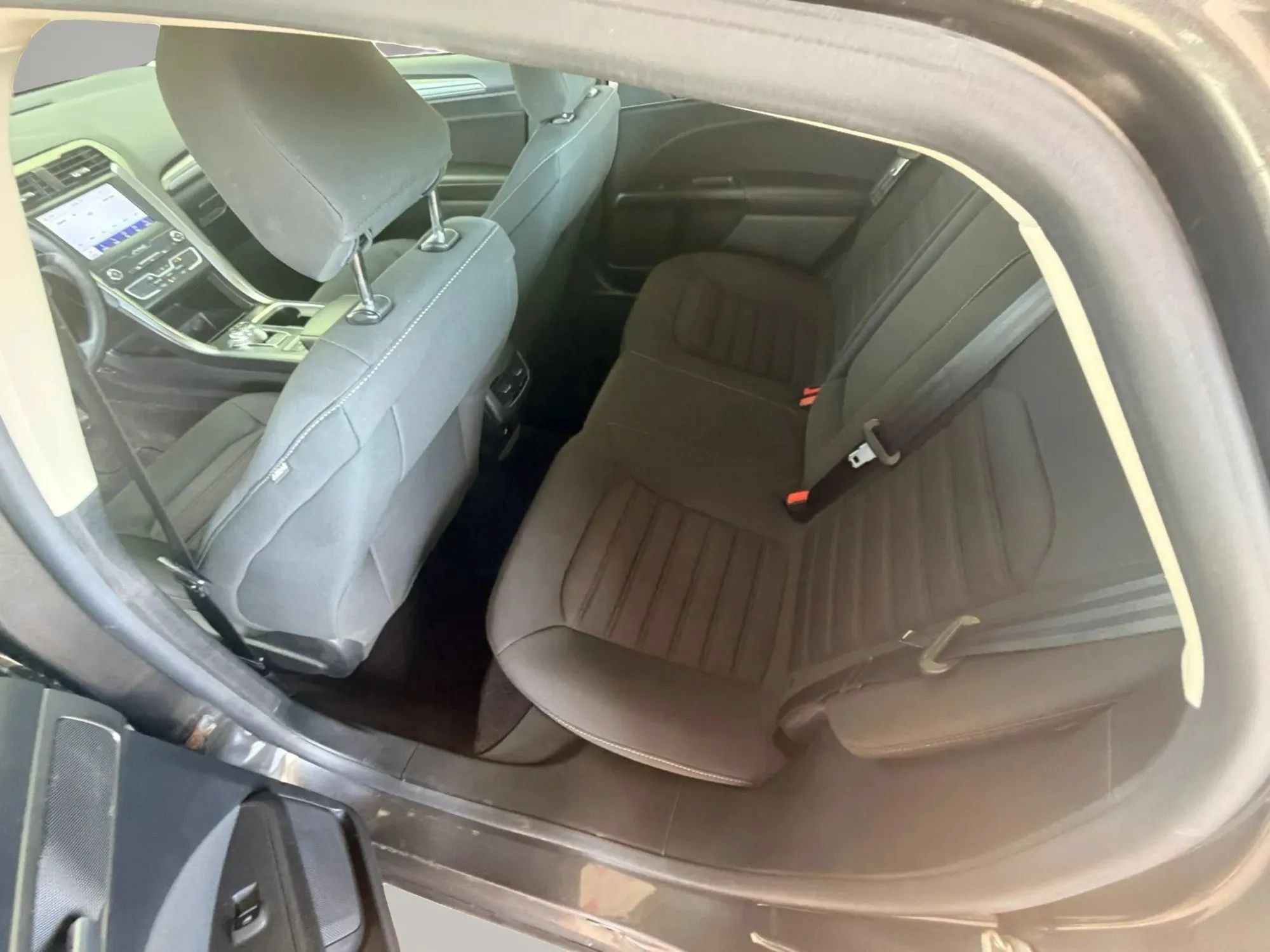 Used 2020 Ford Fusion SE FWD image 24