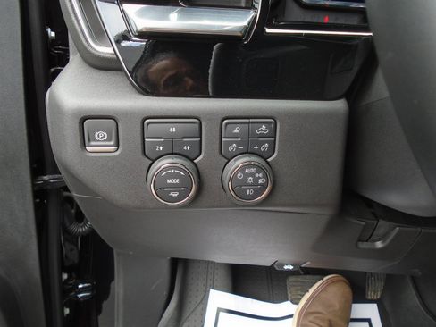 Used 2025 Chevrolet Silverado 3500 LT w/ Convenience Package AWD/4WD image 11