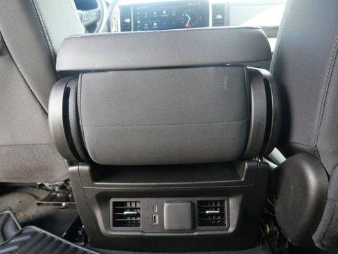 Used 2025 GMC Sierra 1500 Elevation image 17