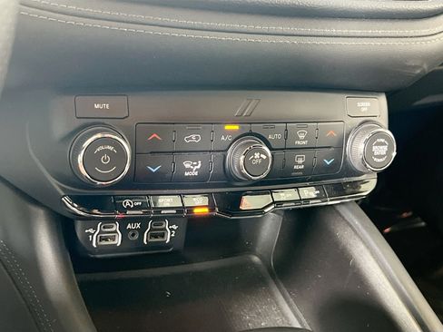 Used 2023 Dodge Durango SXT Launch Edition image 15