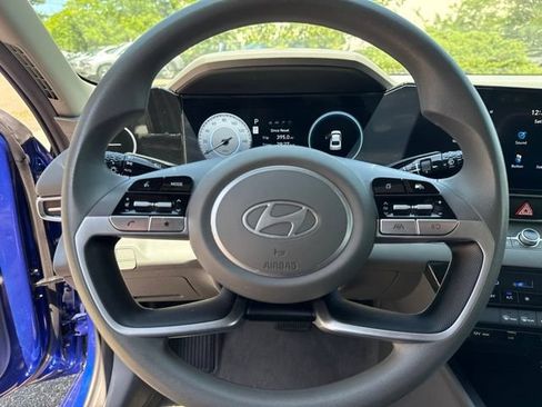 Used 2024 Hyundai Elantra SEL FWD image 6