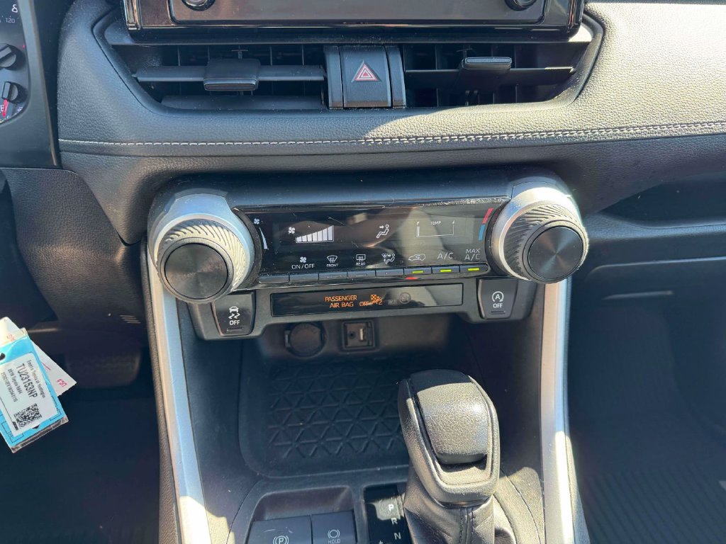 Used 2019 Toyota RAV4 LE w/ All Weather Liner Package AWD/4WD image 31