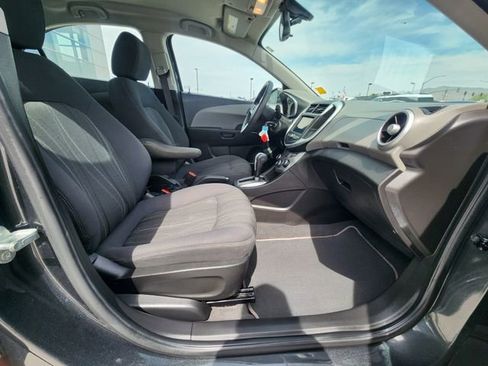 Used 2019 Chevrolet Sonic LT image 17