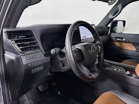 Used 2024 Lexus GX 550 w/ Accessory Package (Z1) AWD/4WD image 9