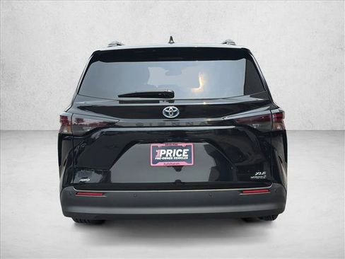 Used 2024 Toyota Sienna XLE AWD/4WD image 6