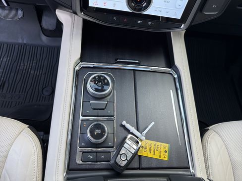 Certified 2024 Ford Expedition Max Platinum image 43