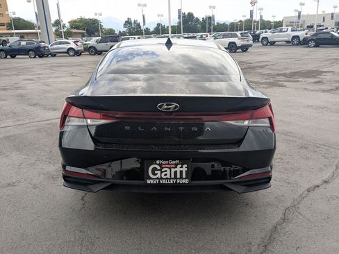 Used 2023 Hyundai Elantra SEL w/ Convenience Package FWD image 5