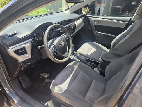 Used 2014 Toyota Corolla LE FWD image 2