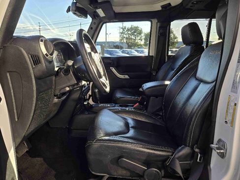 Used 2016 Jeep Wrangler Unlimited Sahara w/ Max Tow Package image 9