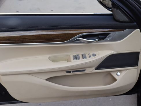 Used 2018 BMW 740i RWD image 19