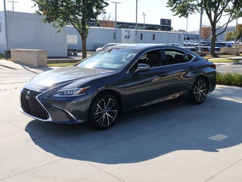 Used 2025 Lexus ES 350 w/ Premium Package image 5