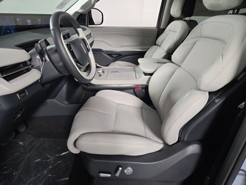New 2026 Lincoln Navigator L Reserve AWD/4WD image 13