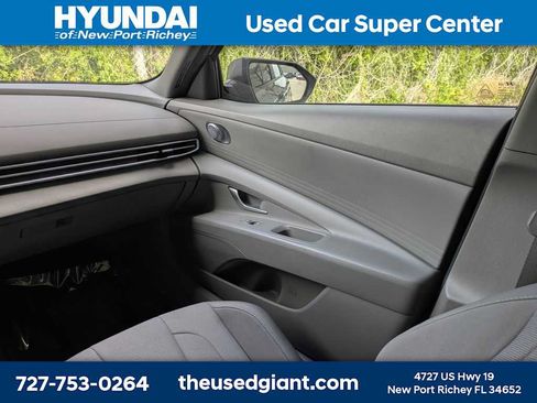 Used 2023 Hyundai Elantra SE FWD image 16