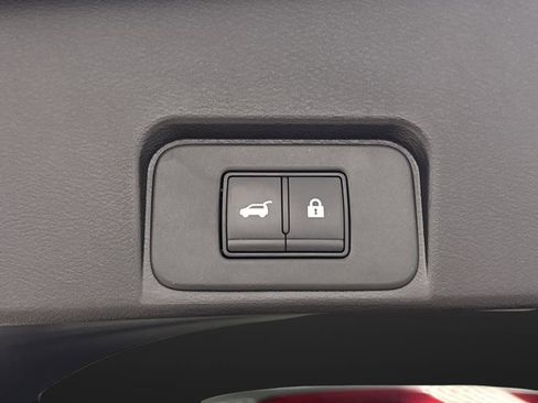 Used 2024 Nissan Rogue SV image 13