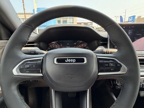 Used 2023 Jeep Compass Latitude w/ Convenience Group AWD/4WD image 6