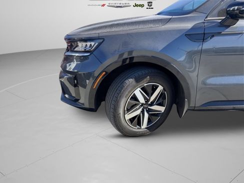 Used 2022 Kia Sorento EX image 25