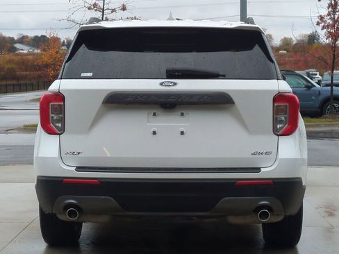 Certified 2022 Ford Explorer XLT w/ Equipment Group 202A image 5