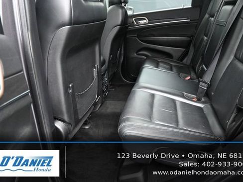 Used 2015 Jeep Grand Cherokee Limited w/ Trailer Tow Group IV AWD/4WD image 35