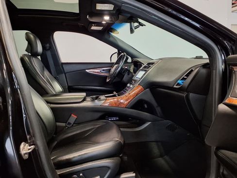 Used 2019 Lincoln Nautilus Reserve image 13