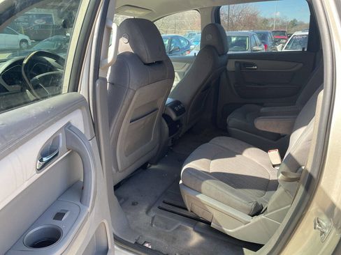 Used 2017 Chevrolet Traverse LT w/ Style and Technology Package image 10