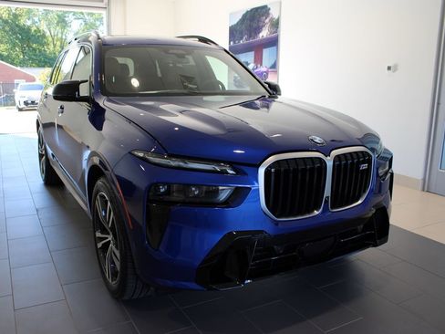 Used 2025 BMW X7 M60i image 2