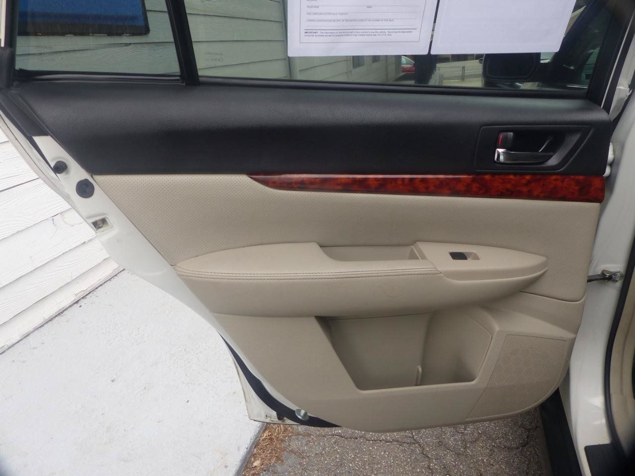 Used 2011 Subaru Outback 2.5i Limited AWD/4WD image 11