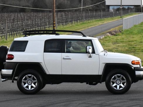 Used 2014 Toyota FJ Cruiser 4WD w/ Upgrade Package image 8