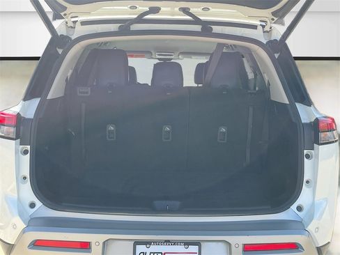 Used 2023 Nissan Pathfinder SL image 27