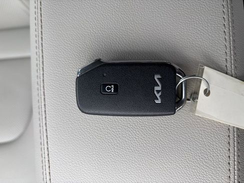 Used 2025 Kia Sportage EX image 31
