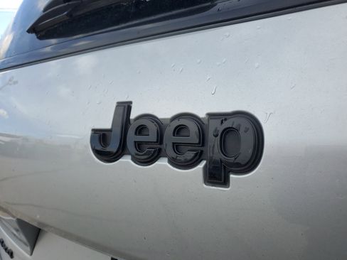 Used 2024 Jeep Grand Cherokee L Altitude image 27