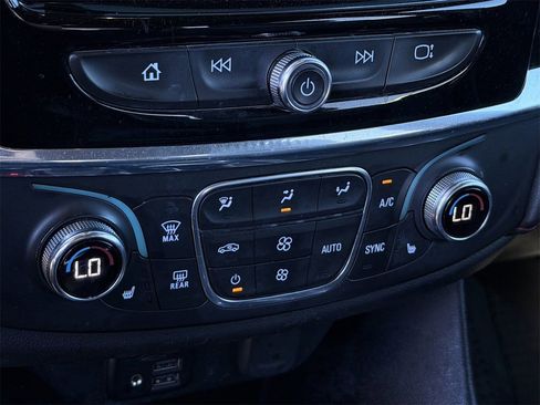 Certified 2023 Chevrolet Traverse RS image 20