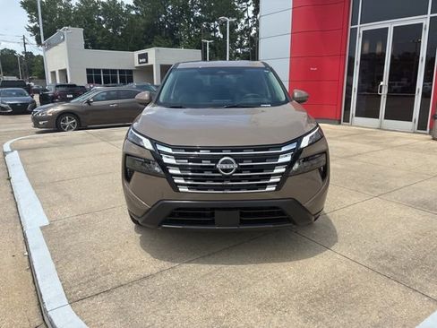 Used 2025 Nissan Rogue SV FWD image 2