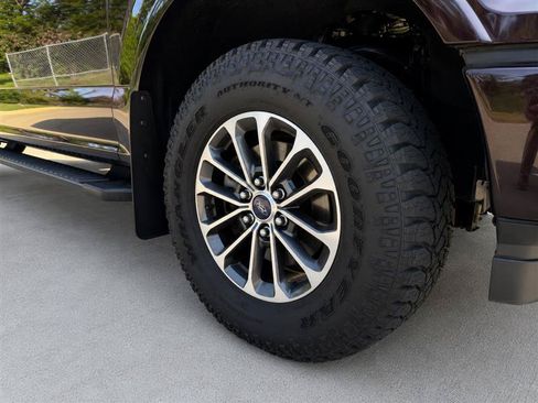 Used 2018 Ford F150 XLT w/ Equipment Group 302A Luxury AWD/4WD image 10